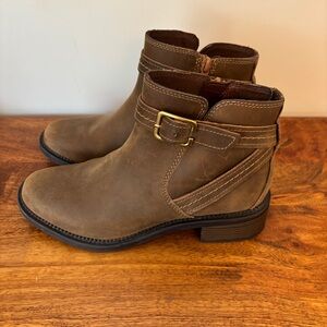 Clark’s Brown Leather Boots Size 8 EUC